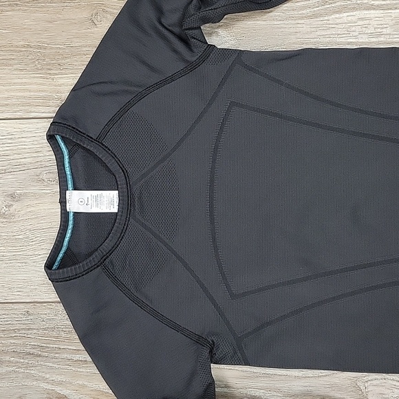 Ivivva by Lululemon Size 8 Black Long Sleeve Swiftly - Picture 2 of 6